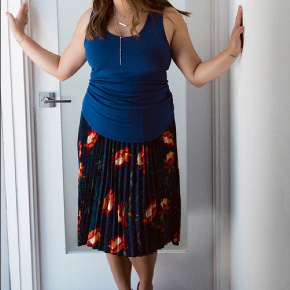 LuLaRoe TANK TOP Solid Coral NWT - Picture 16 of 16